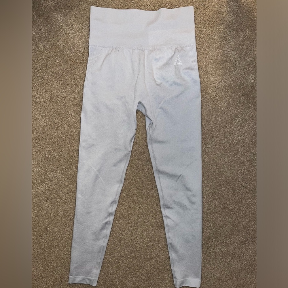 Light gray scrunch butt leggings with logo